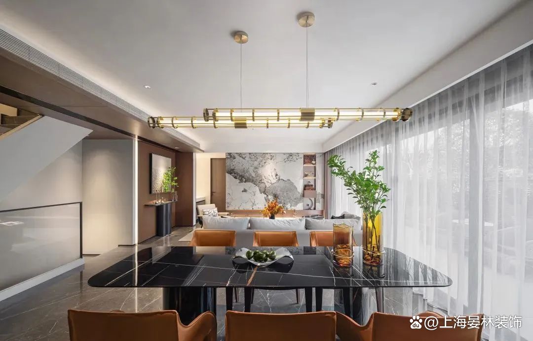 一座具有中式风格与现代奢华相融合的豪宅装修设计(图5)